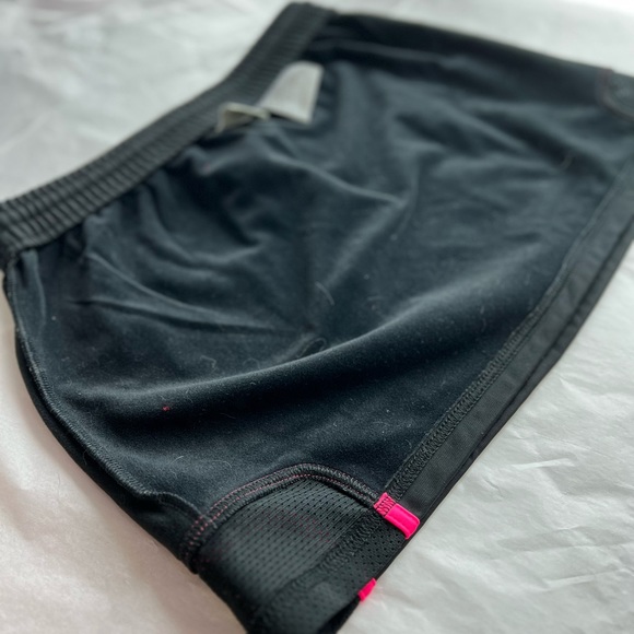 NIKE tennis skirt sz M 13” length EUC black hot pink mesh vents soft lining - Picture 8 of 11
